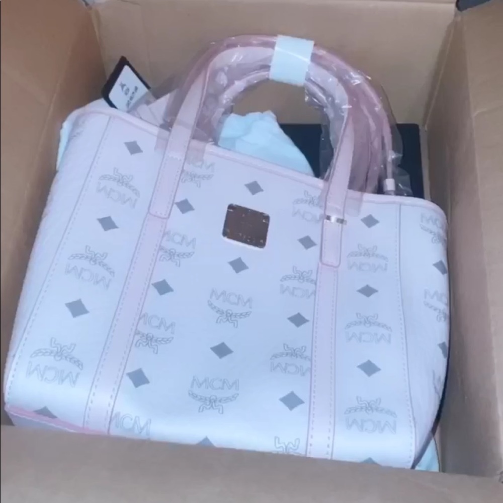 Purse - Picture 3 of 3